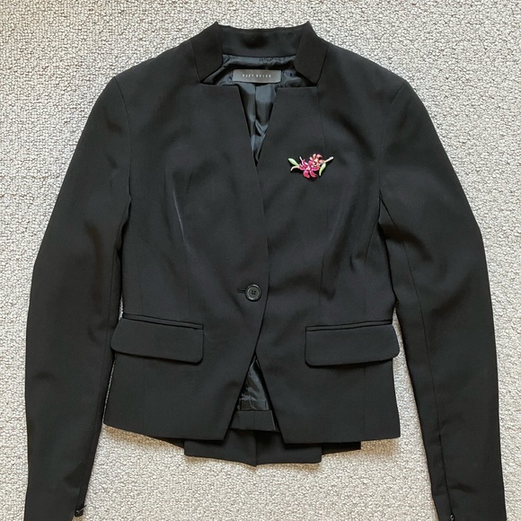 Elegant Black Suzy Shier Blazer - Picture 5 of 6
